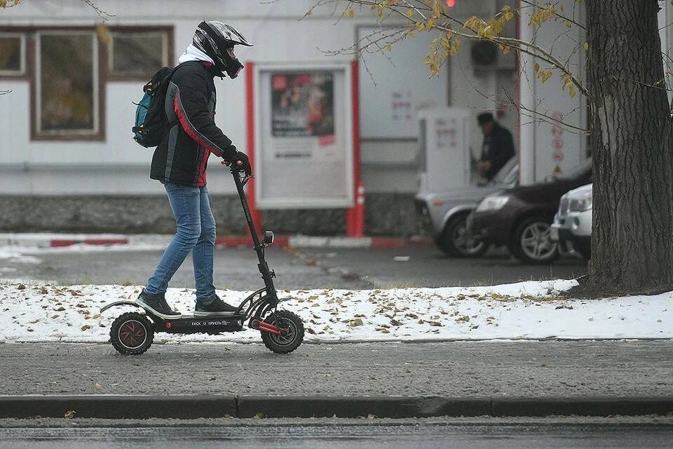 В России предложили запретить несовершеннолетним управлять электросамокатами