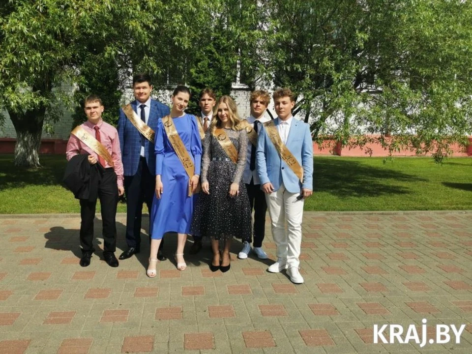В Беларуси в одном классе нашлись сразу семь золотых медалистов. Фото: kraj.by