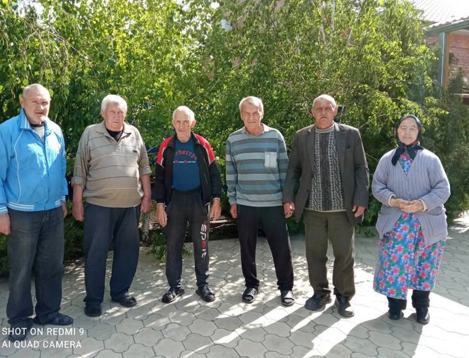Пожилые люди мечтают научиться скандинавской ходьбе. Фото: предоставлено волонтерами