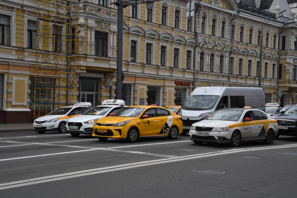 В Москве начали выдавать автомобильные номера новой серии 977.