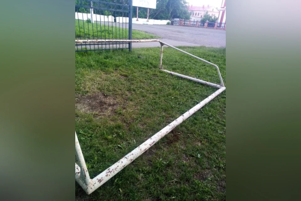 Ворота были установлены в сквере несанкционированно. Фото: прокуратура Кировской области