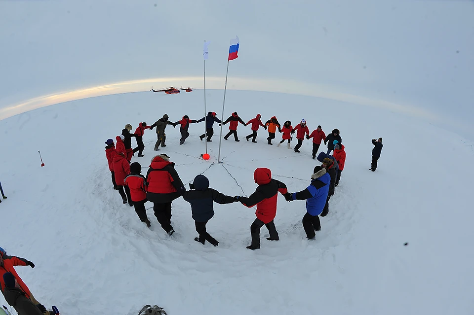В Арктике есть развлечения на любой кошелек. Путешествие на Северный полюс - дорого, но зато память на всю жизнь!