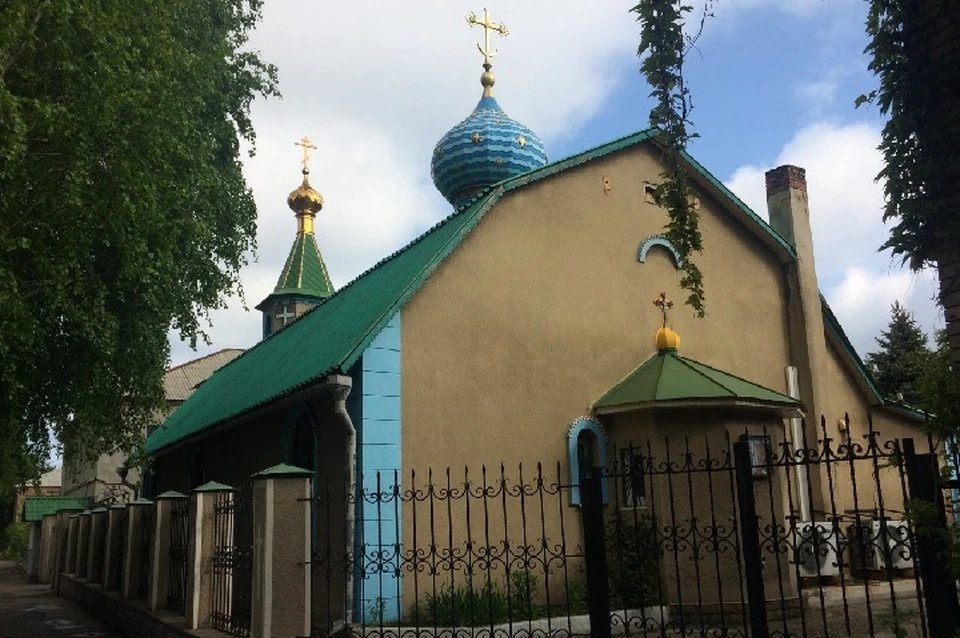 Ранения получили отец Виктор и староста храма Елена. Фото: Штаб теробороны ДНР