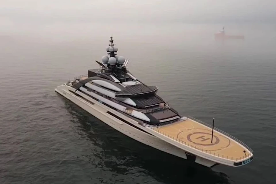 Яхта Nord миллиардера Алексея Мордашова замечена в Холмске. Фото: стоп-кадр видео телеграм-канала SakhFly