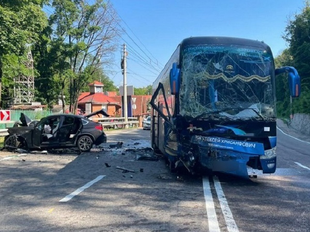 На трассе Симферополь-Ялта произошло ДТП с участием пассажирского автобуса:  пострадали двое детей - KP.RU