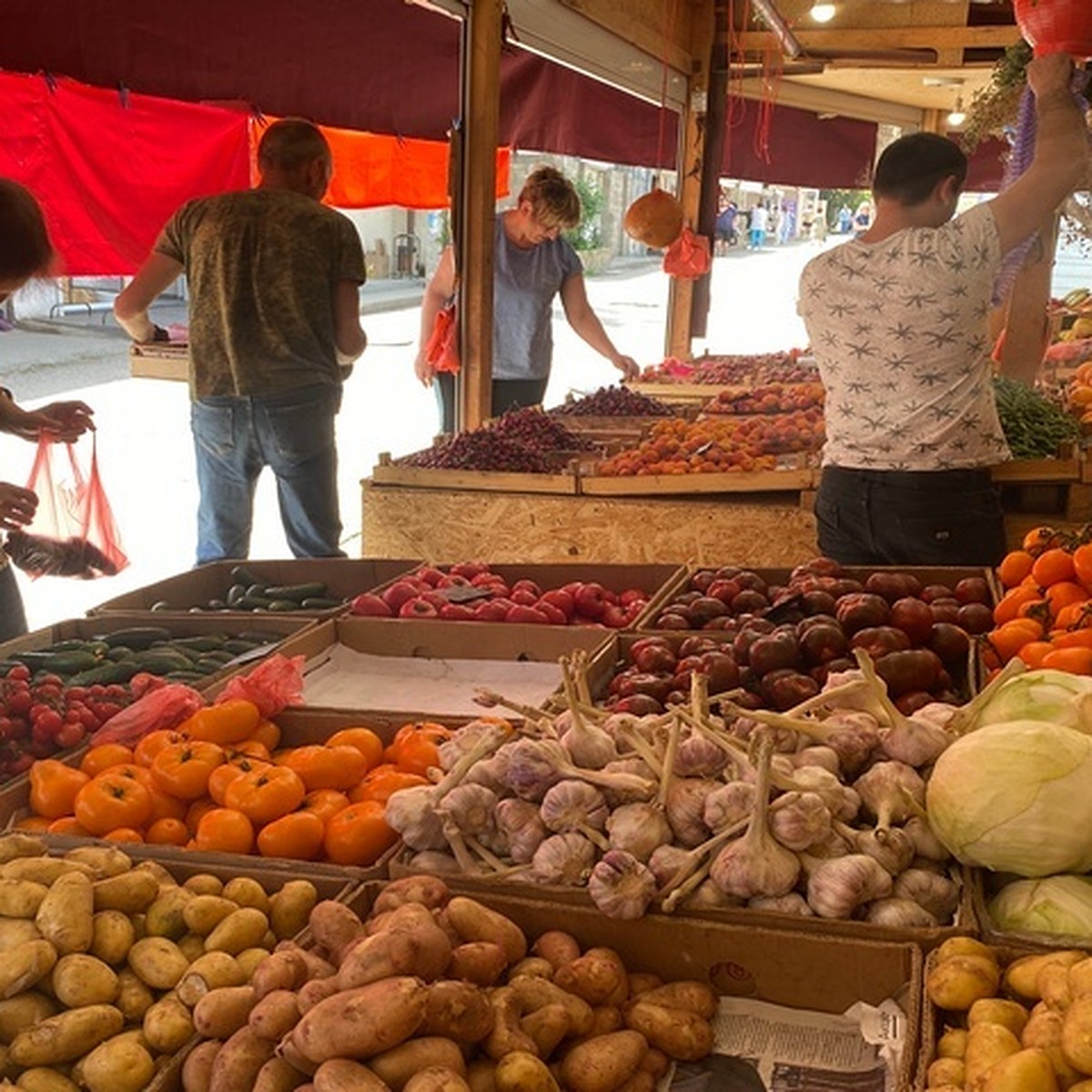 Цены в Донецке и ДНР 2022: Овощи подешевели, остальные продукты не  подорожали - KP.RU