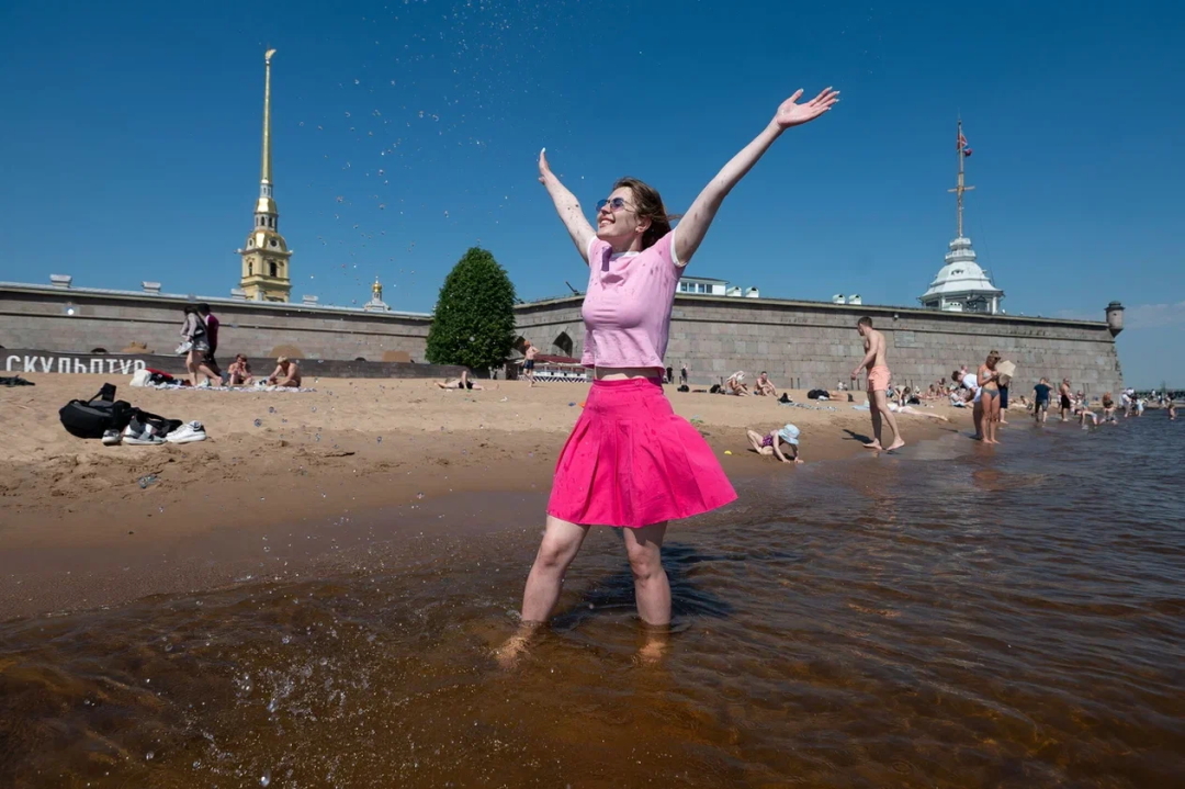 Жара в сентябре в спб. Санкт-петербург жара. Санкт-петербург жара. Август жара. Аномальная жара в петербурге.
