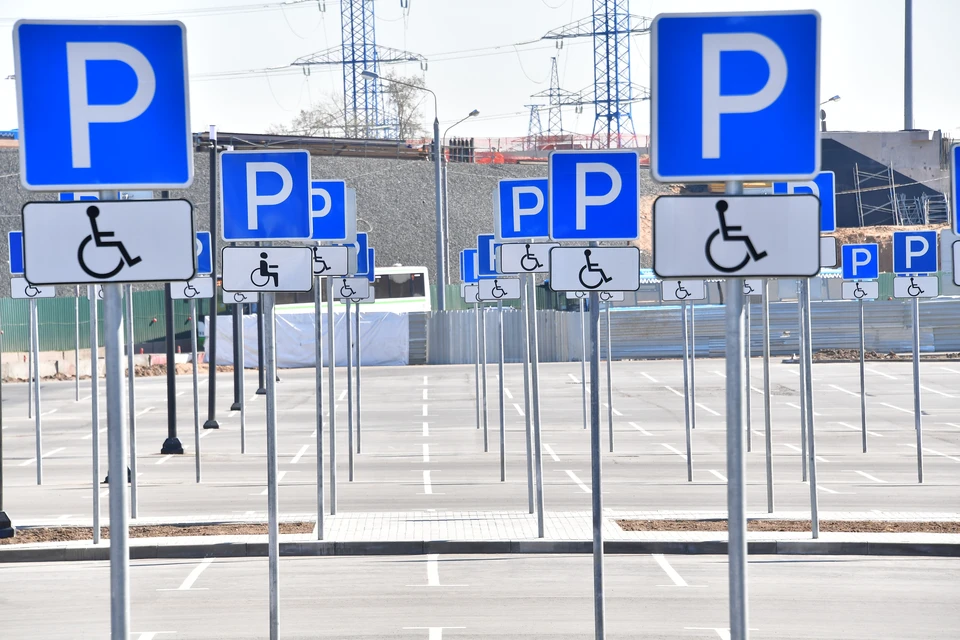 Томских водителей оштрафовали почти на 900 тысяч рублей за парковку на местах для инвалидов.