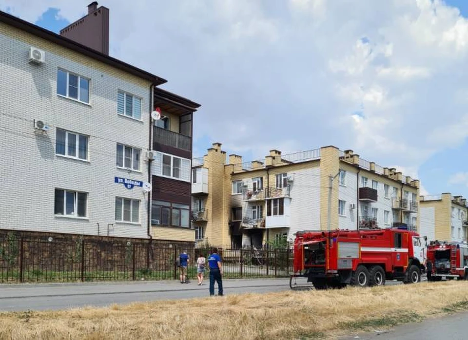 В Таганроге в многоквартирном доме произошел серьезный пожар. Автор фото: читатель "КП"