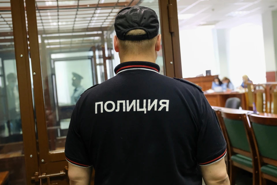 В Санкт-Петербурге участковому уполномоченному полиции предъявлено обвинение в получении взятки