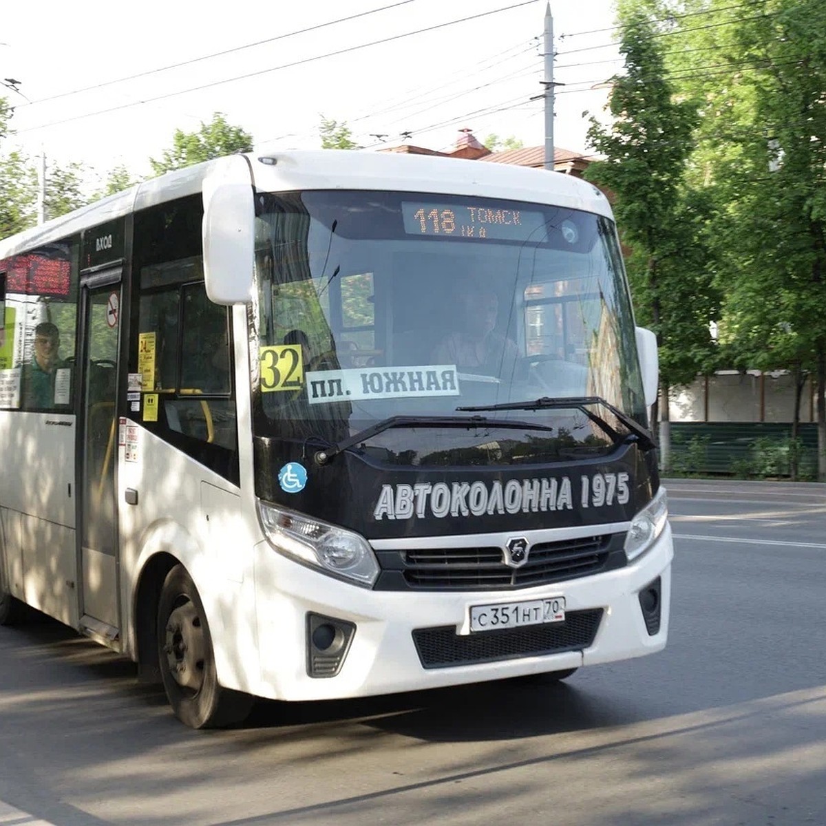 Жители Томска пожаловались на водителя автобуса, который нарушает правила  ПДД - KP.RU