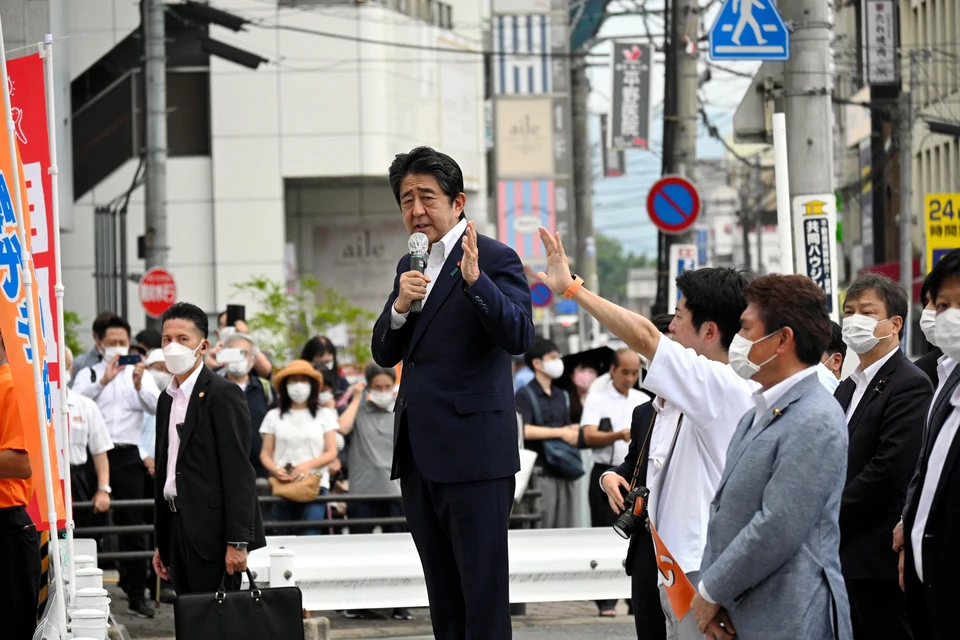 Синдзо Абэ получил смертельные ранения во время выступления в городе Нара.