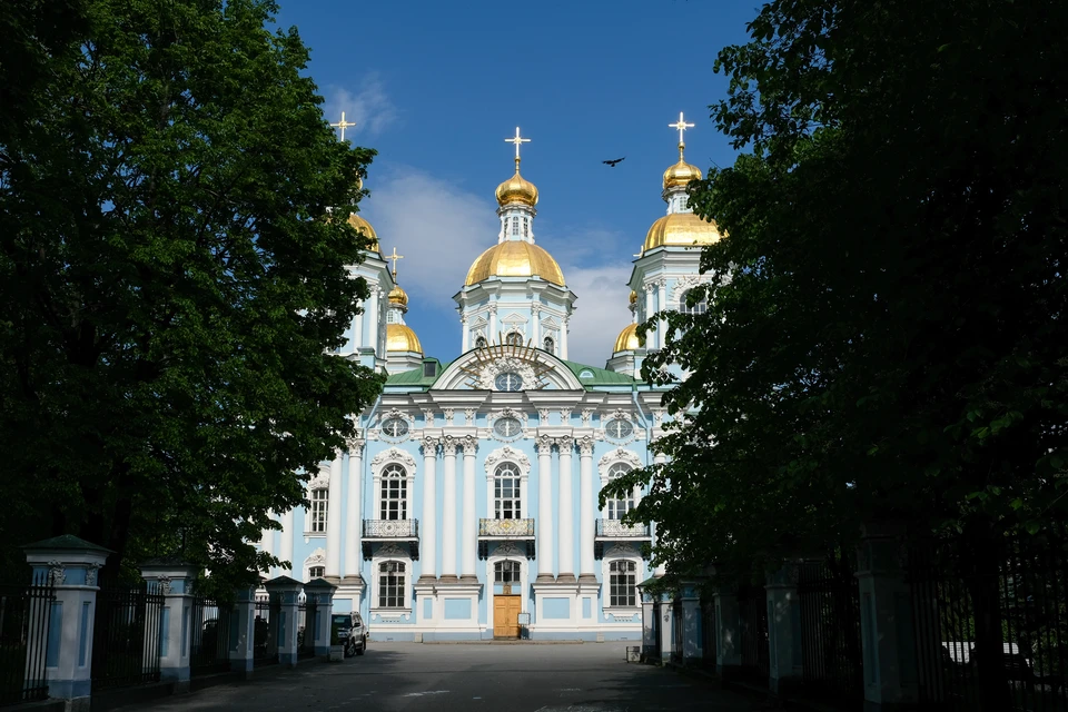 Реконструкция сада Смольного собора завершится в этом году