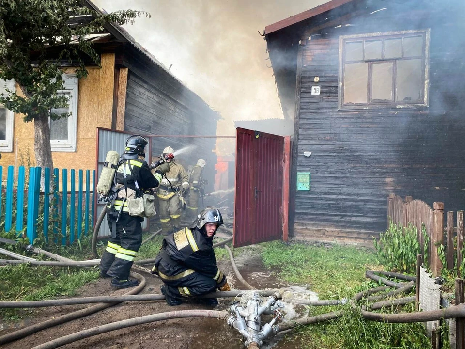 На место незамедлительно направили пожарно-спасательные подразделения. Фото: пресс-служба ГУ МЧС по Удмуртии
