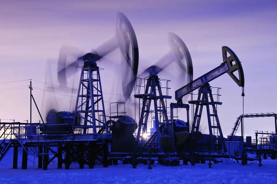 Express: Великобритания покупает российскую нефть в обход санкций из-за острого энергокризиса в стране