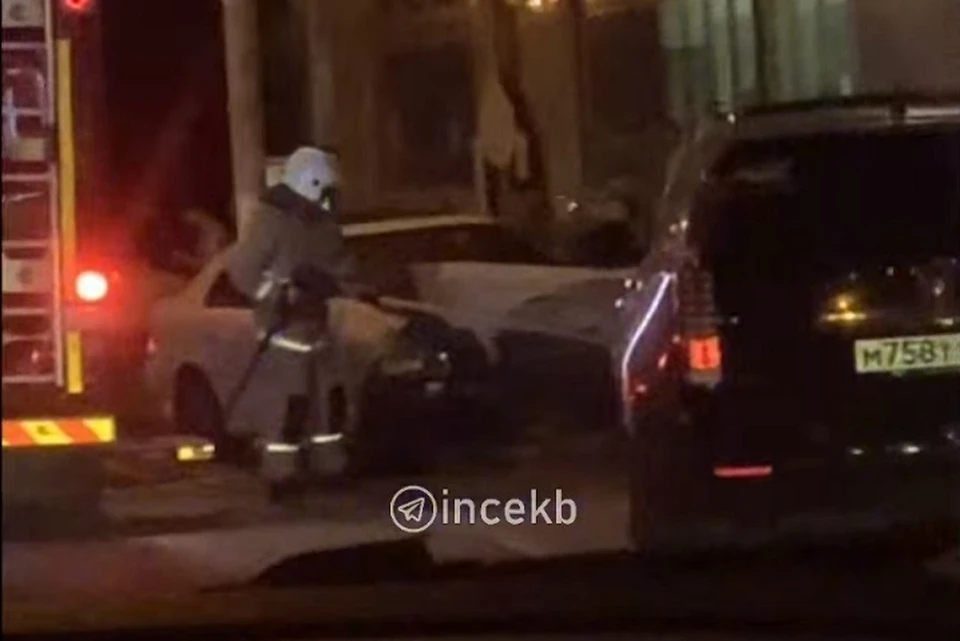 На месте работали спасатели, скорая и сотрудники ГИБДД Фото: скриншот с видео