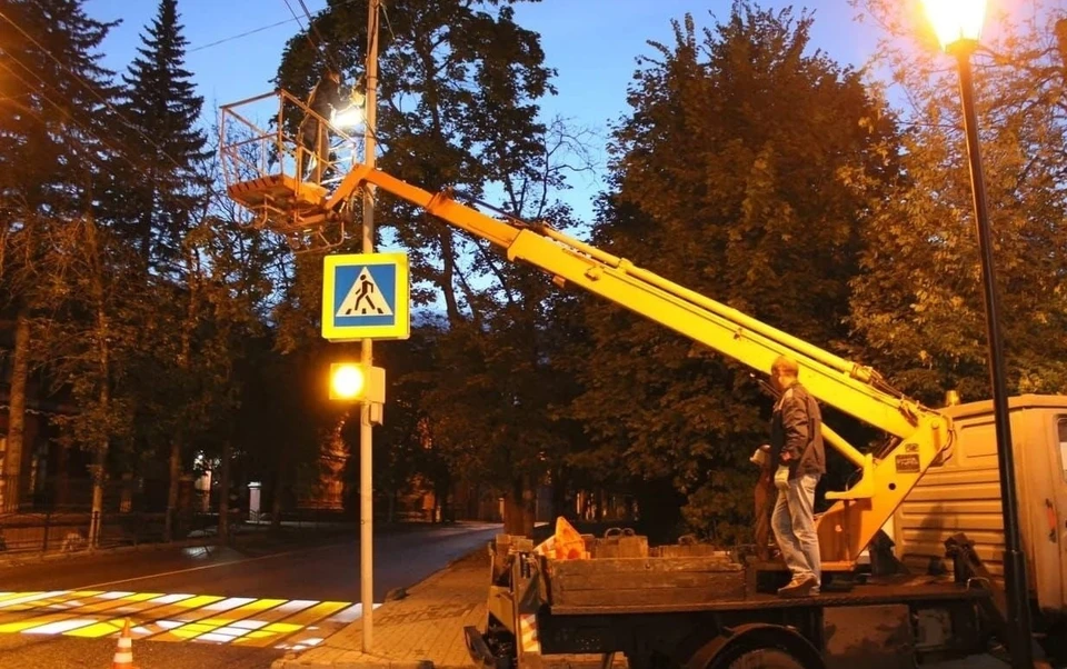 Завершаются работы по наладке оборудования и нанесению разметки на пешеходные переходы