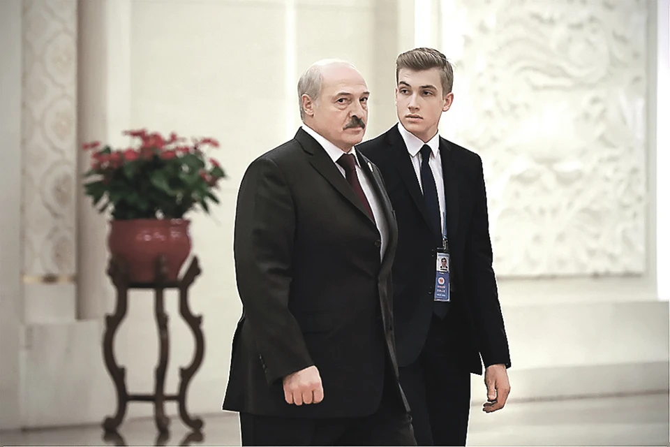 Александр Лукашенко с младшим сыном Николаем. Фото: Getty Images