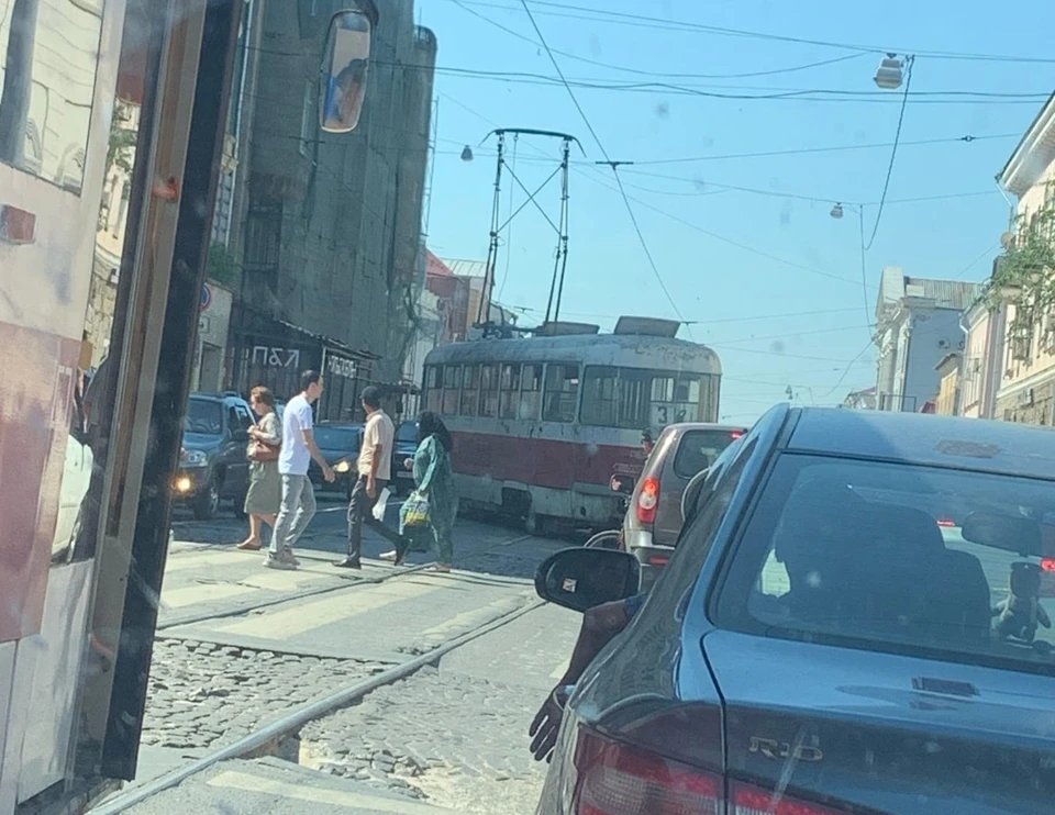 Из-за ДТП движение трамваев оказалось временно парализовано / Фото: Дмитрий Гусаров / ДТП 163 Самара