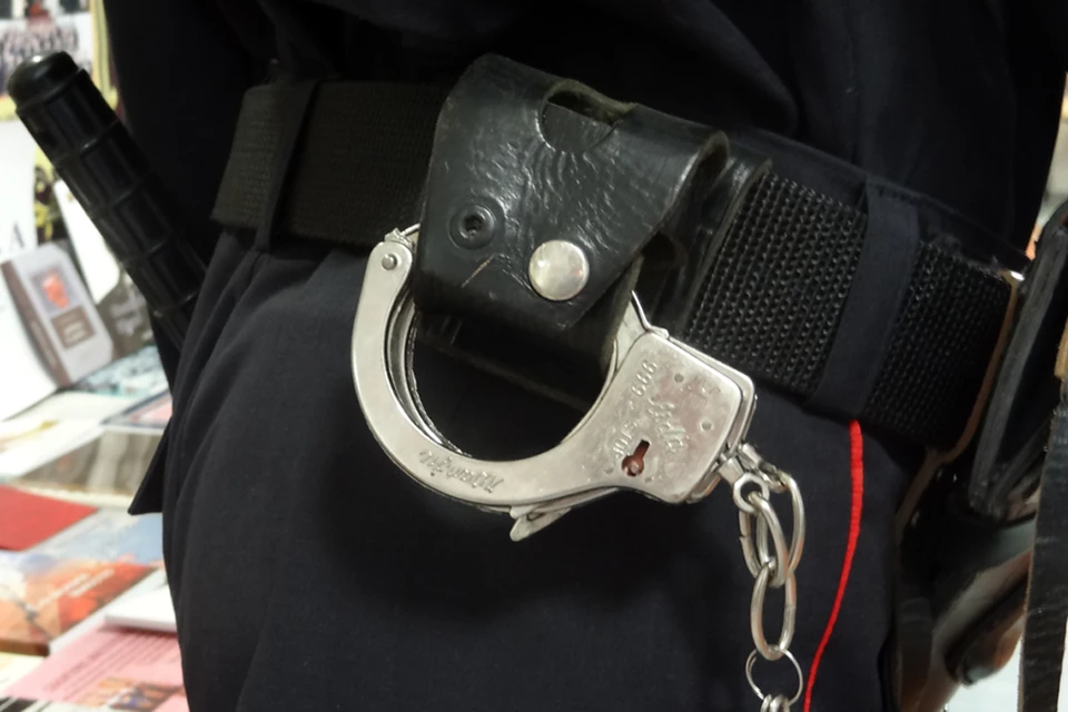 В Мегионе на мужчину, который избивал мать своего ребенка в подъезде, завели второе уголовное дело «Истязания».