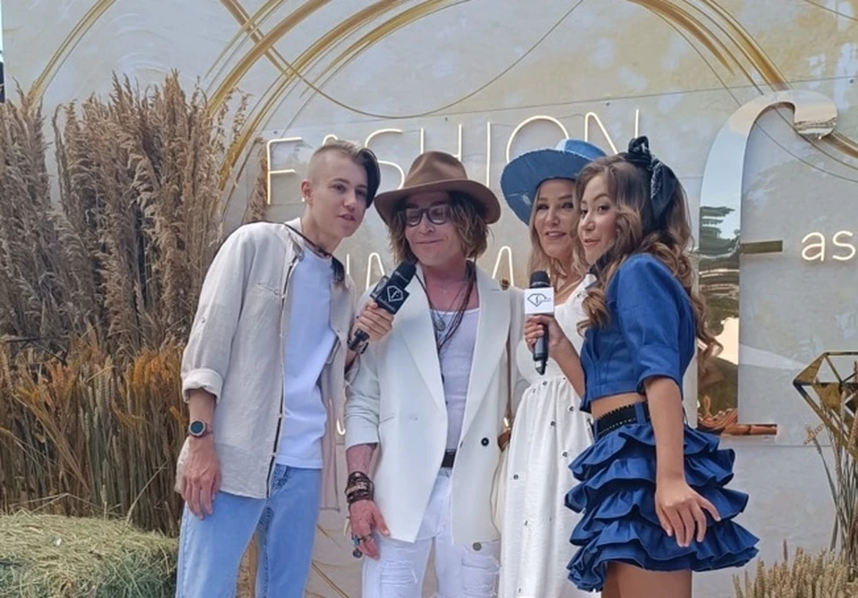 Юный туляк Иван Рыбин стал ведущим красной дорожки на Fashion Summer Awards 2022