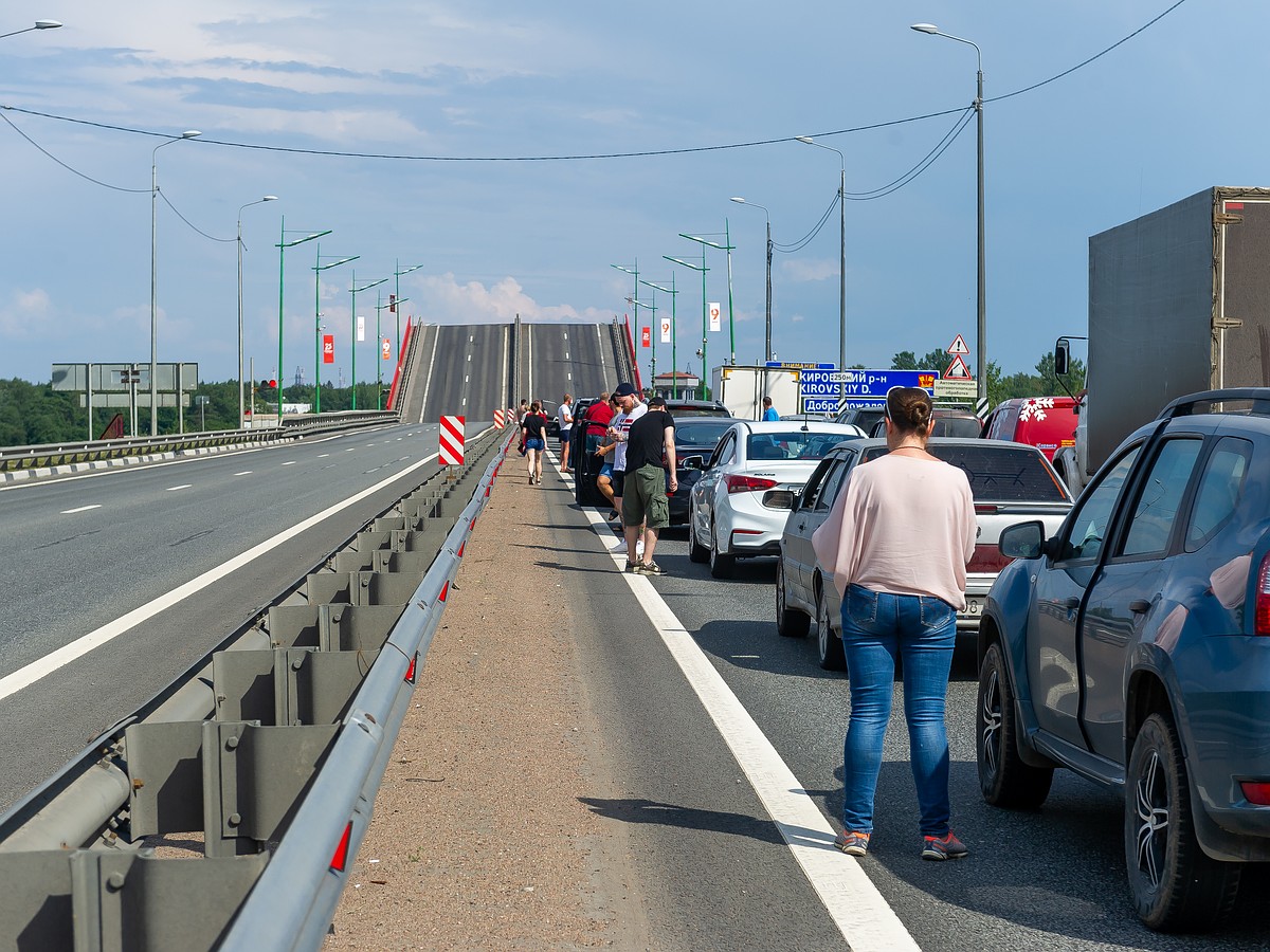 Ладожский мост. Ладожский мост на Мурманском шоссе. Мост через Неву на Мурманском шоссе. Ладожский мост на Мурманском шоссе разводка. Развод моста на Мурманском шоссе.