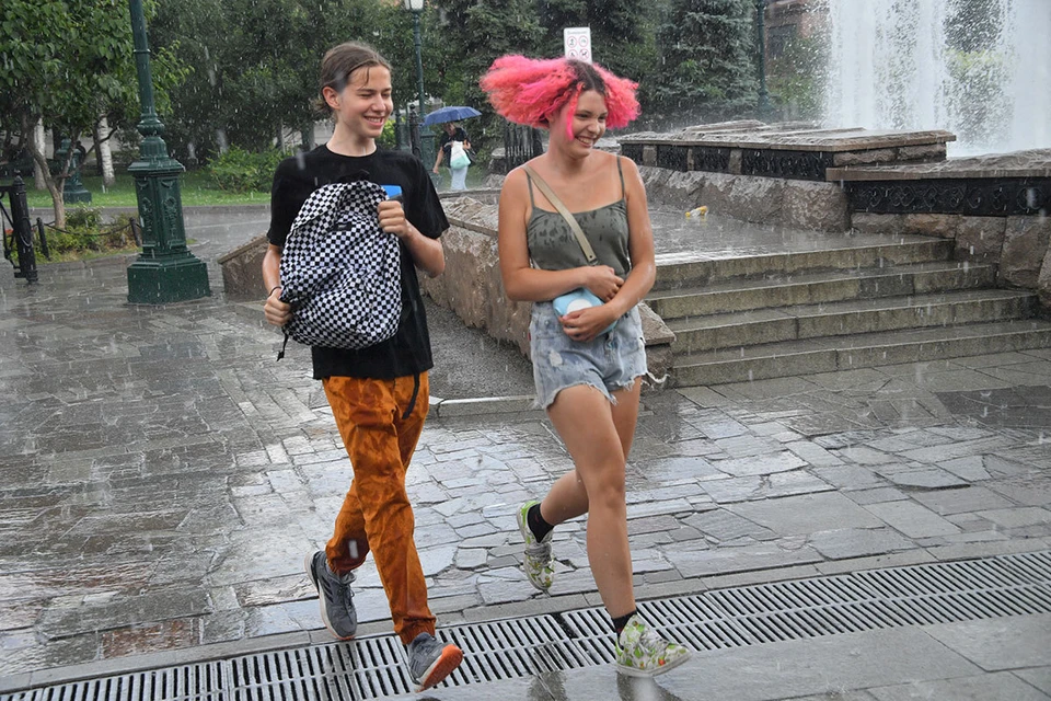 На Москву обрушился летний ливень