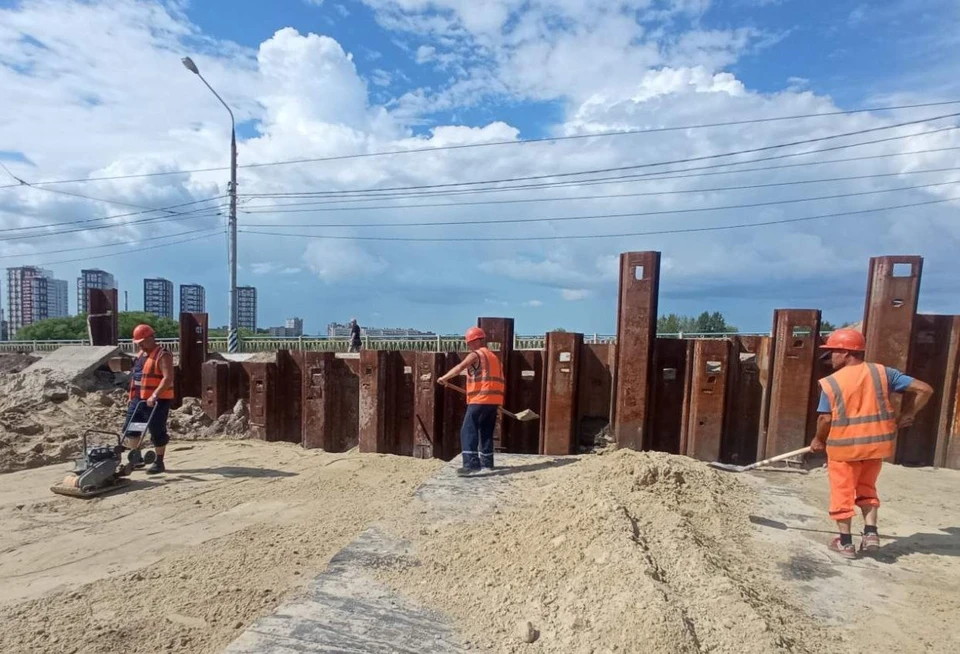 Сегодня над тоннелем сделали насыпь