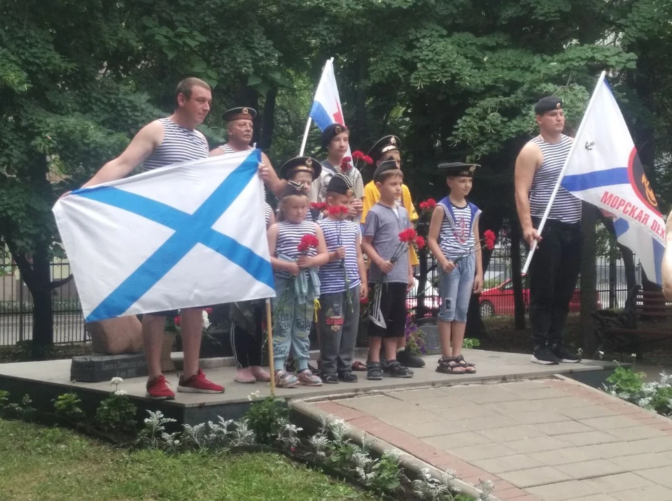Фото: Памятник соловецким юнгам