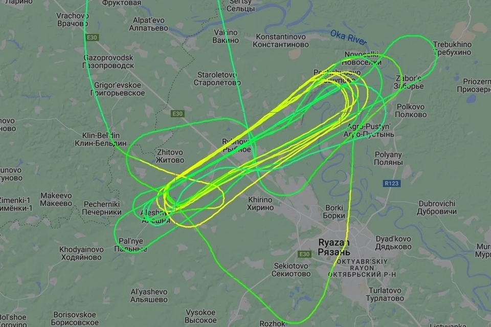 МЧС объяснило полеты над Рязанью своего самолета учениями по десантированию.