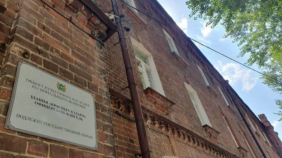 Томич незаконно оборудовал санузлы в столетнем доме. Фото: пресс-служба УФССП по Томской области.
