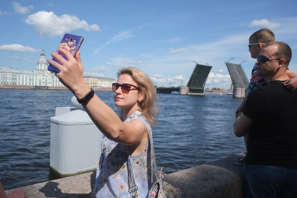 Петербург стал третьим в России по туристической привлекательности.