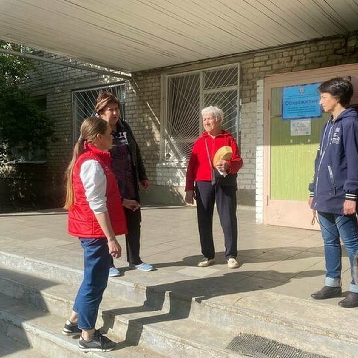 В Луганске начал работу по новому адресу пункт приема эвакуированных из зон  боевых действий - KP.RU