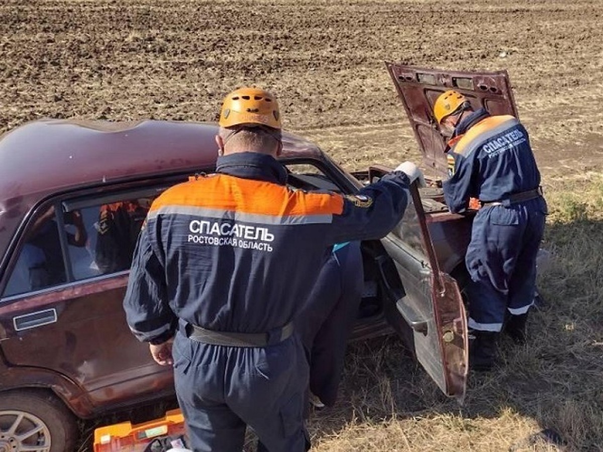 Женщину зажало в машине после ДТП на трассе в Ростовской области - KP.RU