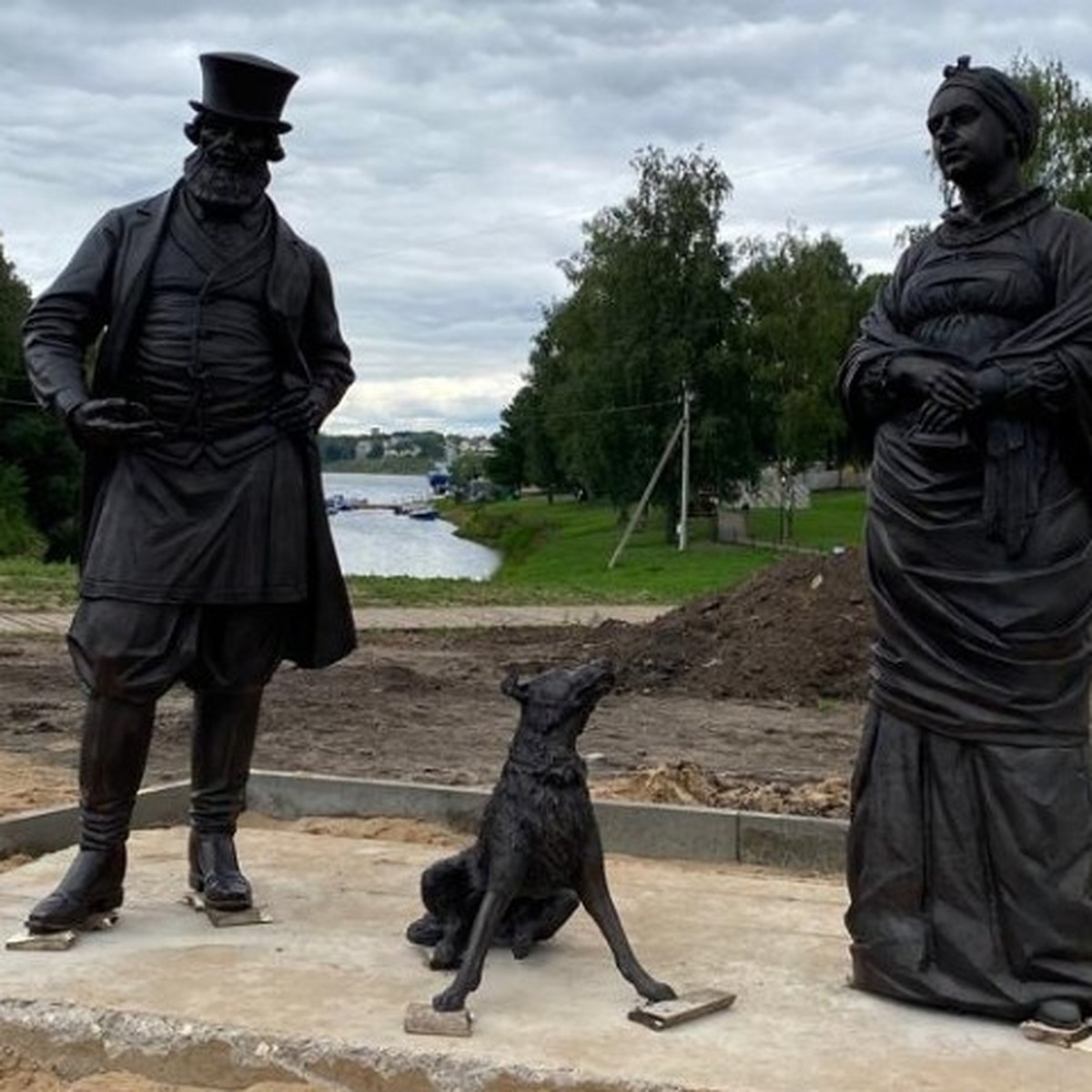 В Угличе устанавливают памятник горожанам и собаке Серко, которая получила  в наследство от своей хозяйки деньги и поместье - KP.RU