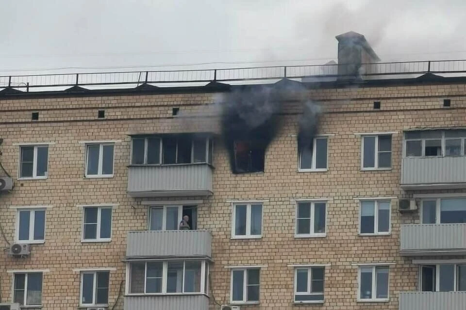Пожар в квартире на Бутырском валу потушен в 12:26, спасены два человека