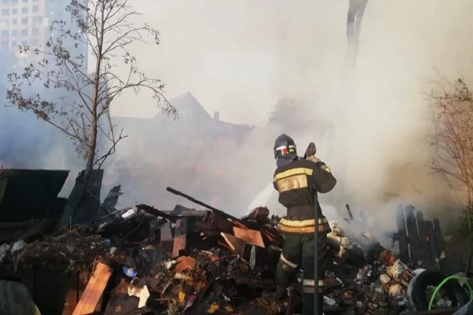 С огнем боролись 20 спасателей. Фото: ГУ МЧС по Свердловской области