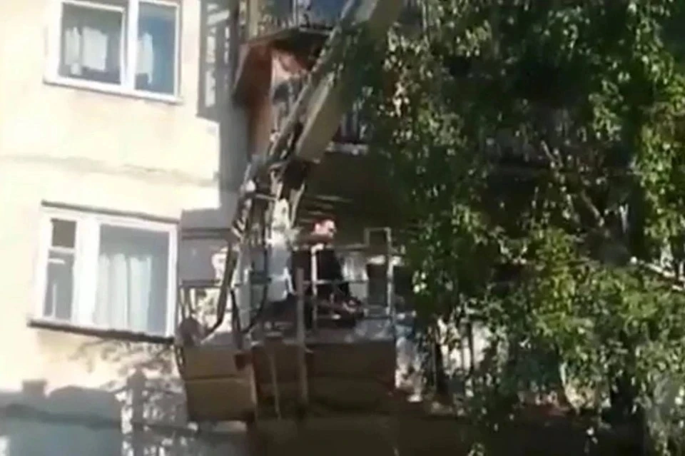В Иркутске нашли мать спасенной с балкона девочки