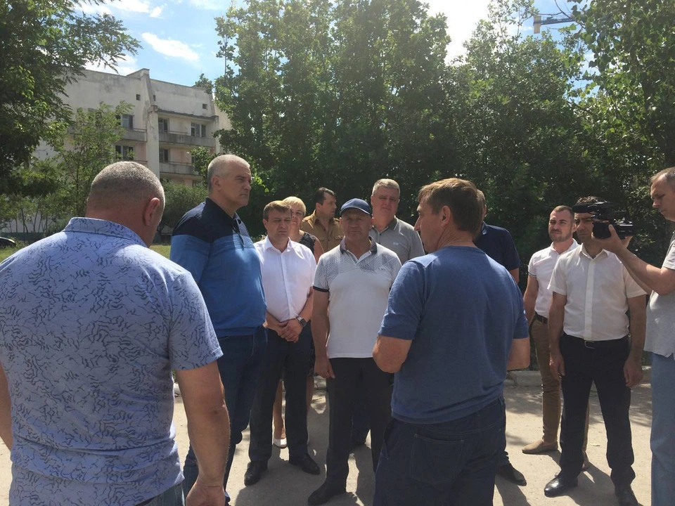 Глава Крыма Сергей Аксенов работает на месте происшествия. Фото: Tg-канал Сергея Аксенова