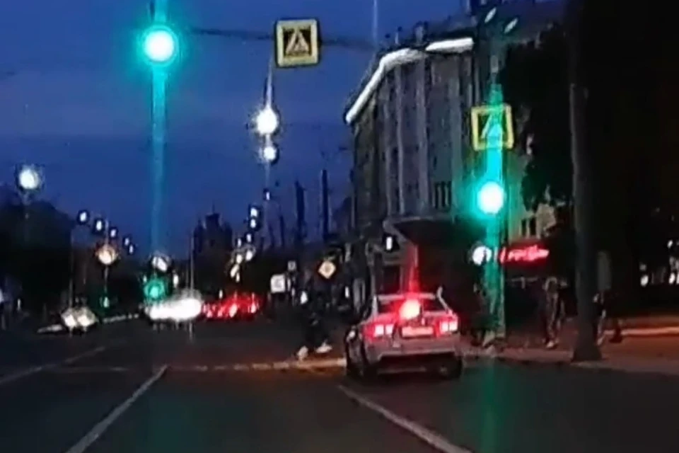 На площади Ленина в Рязани 14 августа едва не сбили пешехода.