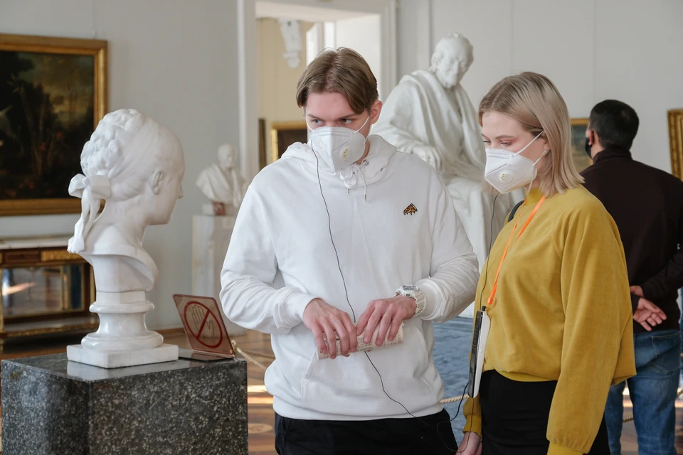 Петербуржцам вновь рекомендуют носить маски.