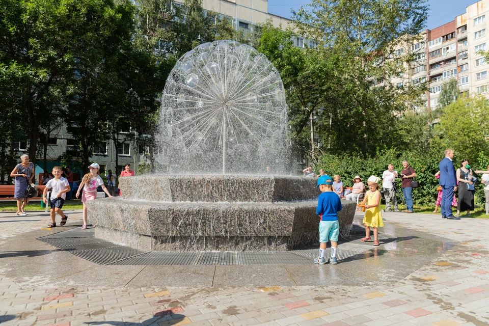 Новый фонтан с водной сферой открылся после реконструкции в Невском районе Петербурга / Фото: Водоканал
