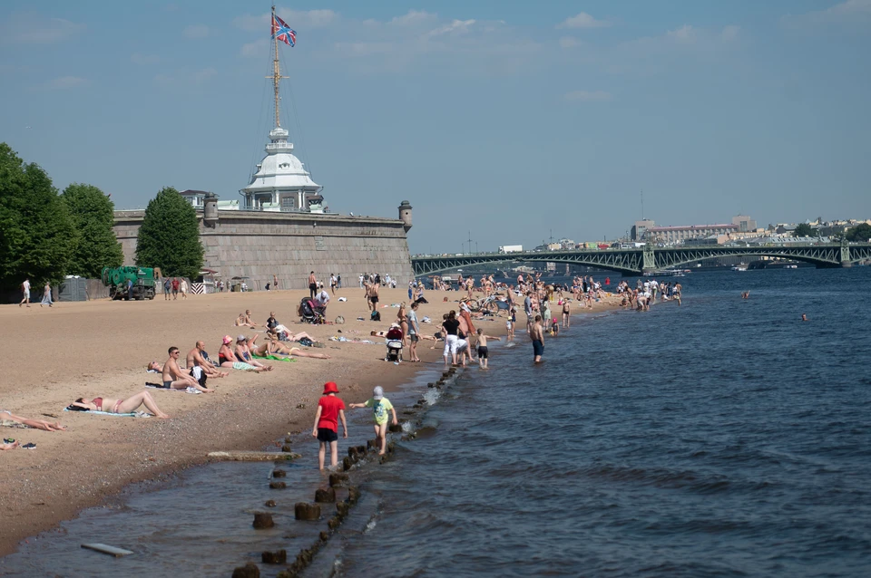 Петропавловский пляж - песчаный пляж в самом центре Петербурга