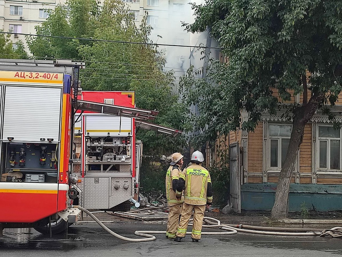 Пожар в центре Самары 18 августа 2022: сгорел деревянный дом, причины  пожара, последние новости - KP.RU