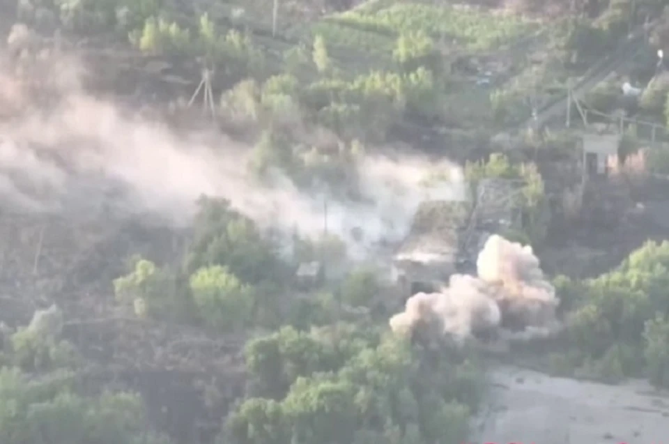 Вначале по укреплениям украинских военных в Зайцево было нанесено несколько ударов, после чего они решили сдаться. Фото: фрагмент видео УНМ ДНР