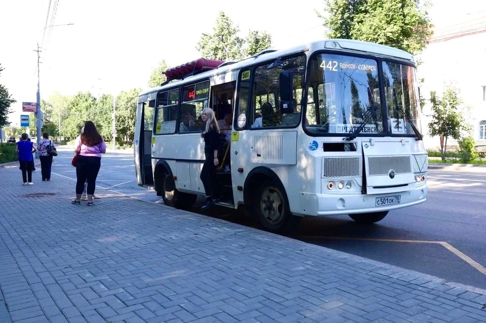 Родственники ищут водителя автобуса, чтобы его отблагодарить.