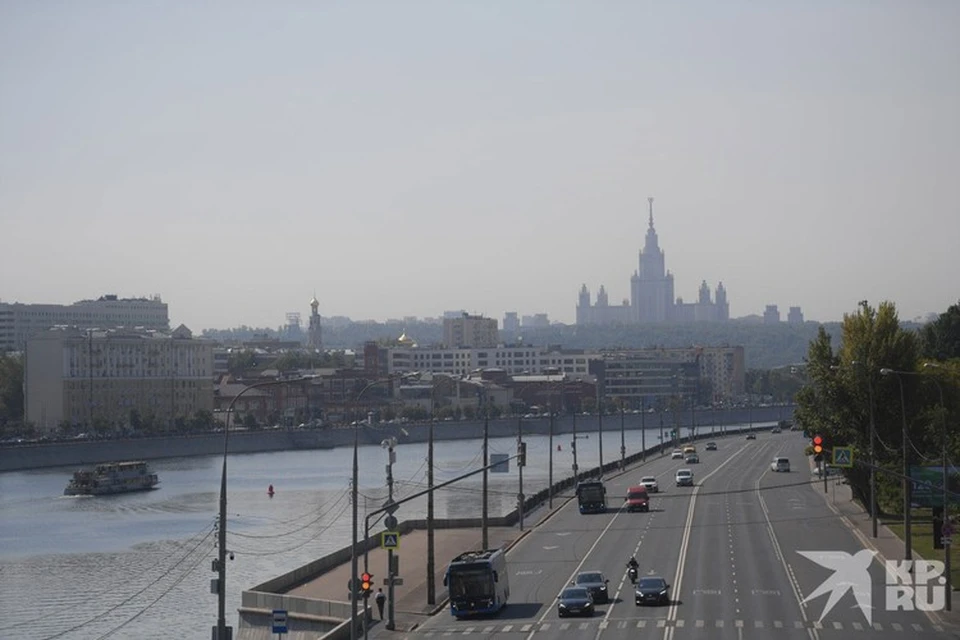 Тушение рязанских пожаров ведут с вертолетов и самолетов, меж тем в Москве стоит смог