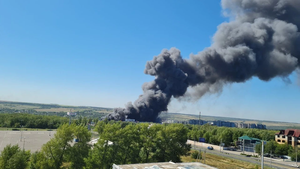 В Донецке сгорел торговый центр «Галактика»