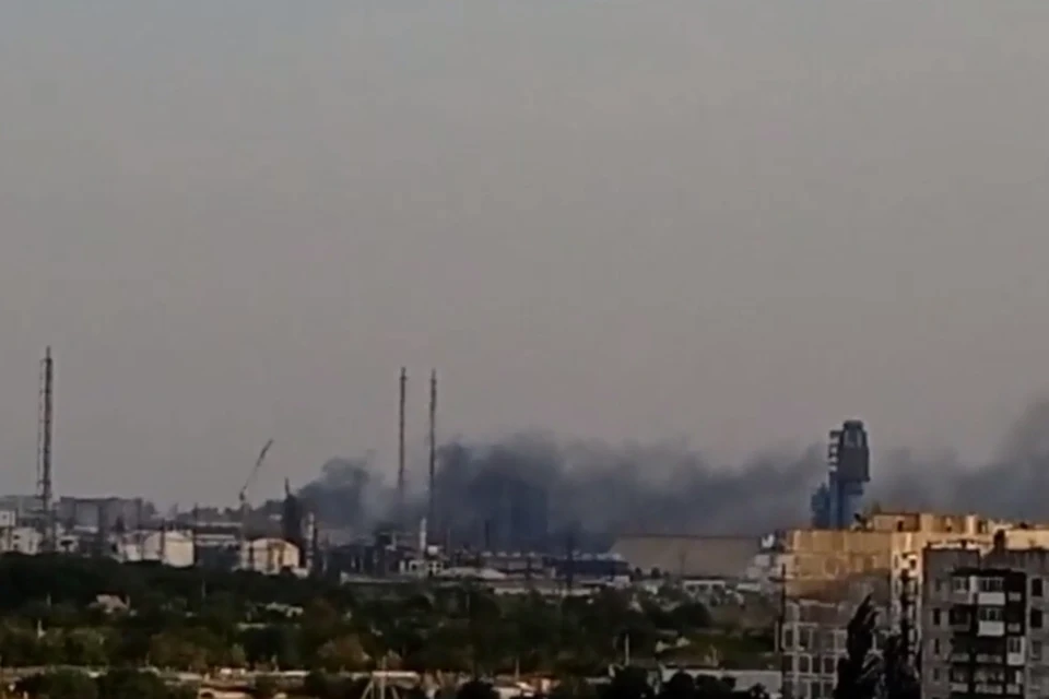 В Горловке горит "Стирол". Фото: кадр из видео ОД "ДР"