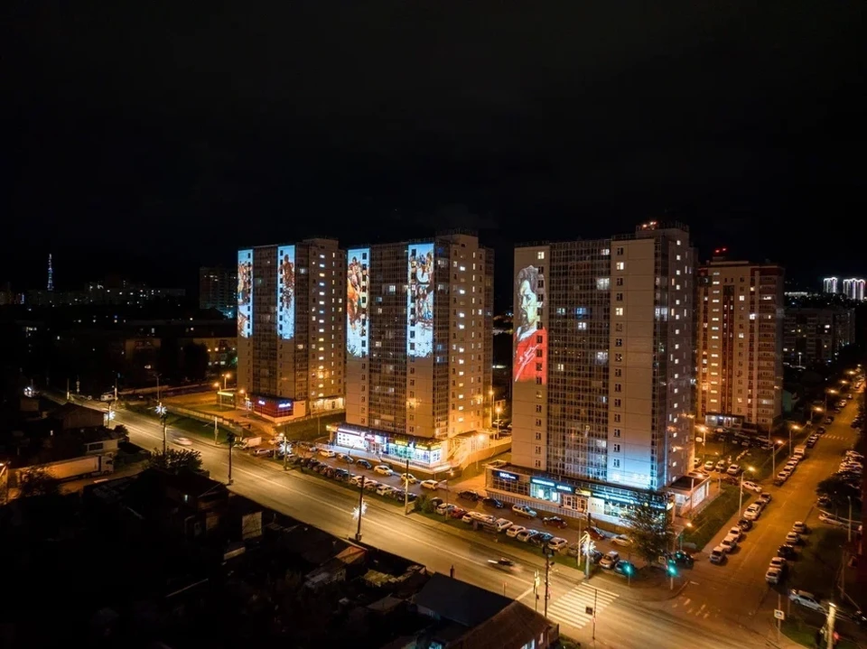 Освещение красноярск. Красноярск. Подсветка домов на Матросова в Красноярске. Макаровский мост подсветка. Красноярск здания ночью.